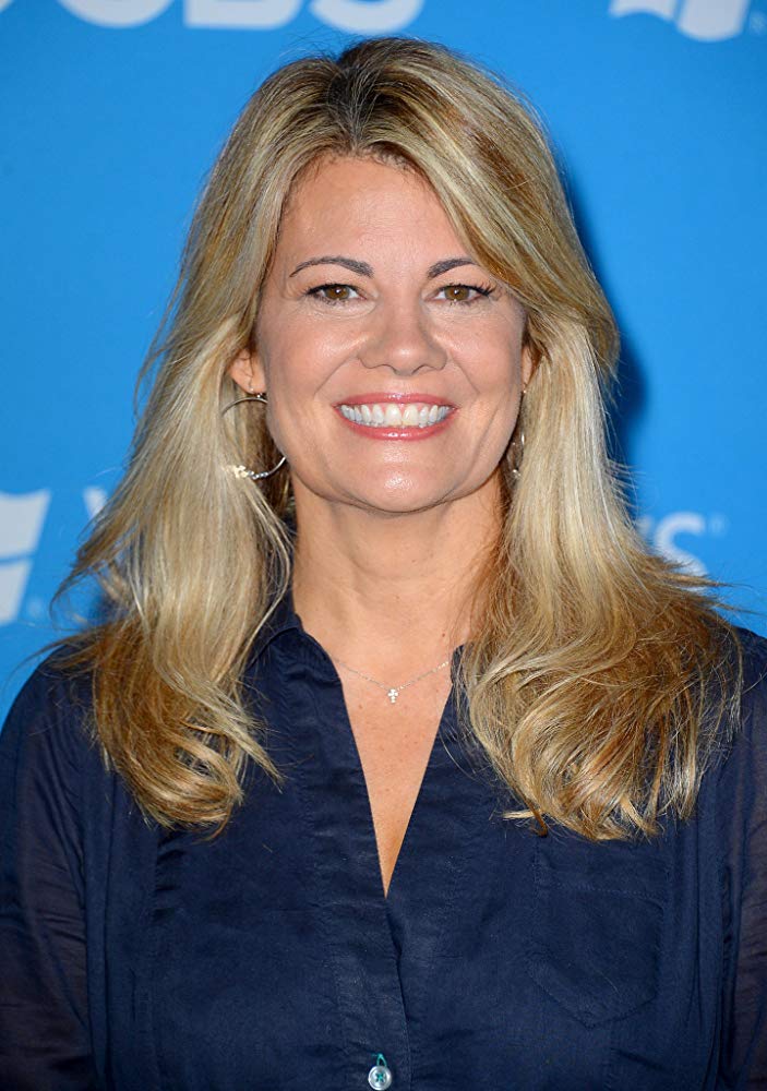 How tall is Lisa Whelchel?